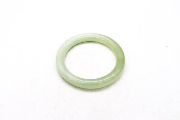 CHINESE 1920'S CARVED ROUND BANGLE IN TRANSLUCENT JADEITE GREEN JADE