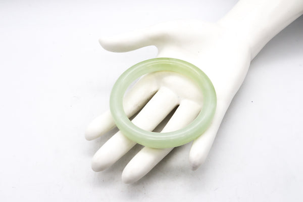 CHINESE 1920'S CARVED ROUND BANGLE IN TRANSLUCENT JADEITE GREEN JADE