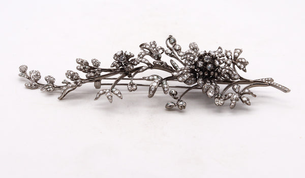 *En Tremblant magnificence brooch in 18 kt gold with 12.39 Ctw in rose cuts diamonds