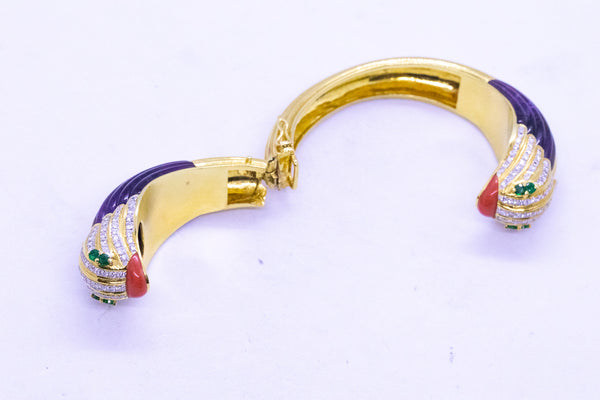 PARROTS BANGLE IN 18 KT WITH DIAMONDS, CARVED CORAL & AMETHYST