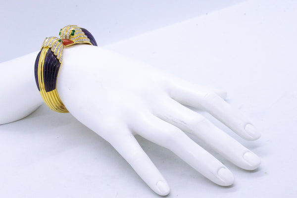 PARROTS BANGLE IN 18 KT WITH DIAMONDS, CARVED CORAL & AMETHYST