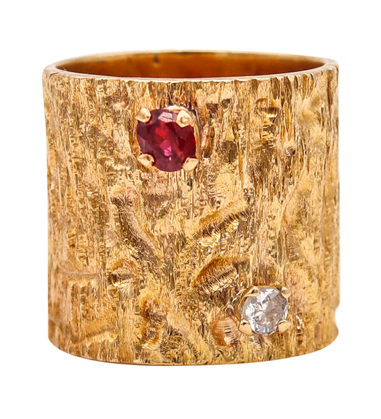 *Modernisme 1960 Moon Landing Ring in Textured 18 kt Gold with Diamond & Ruby