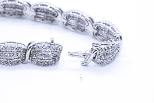 BAGUETTE DIAMONDS CLUSTERS 12.61 CARATS 14 KT BRACELET