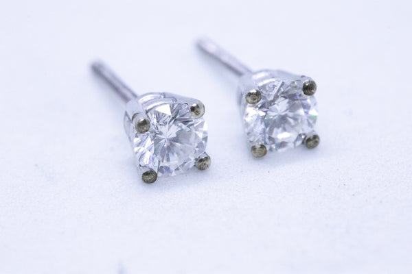 CLASSICAL VS-2 DIAMONDS STUDS 14 KT EARRINGS