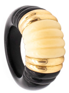 Van Cleef And Arpels 1970 Paris Scalloped Cocktail Ring In 18Kt Yellow Gold With Carvings