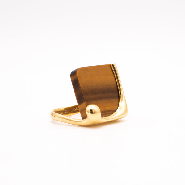 *Tiffany & Co. 1980 Elsa Peretti Splash ring in 18 kt yellow gold with 10 Cts in tiger eye quartz