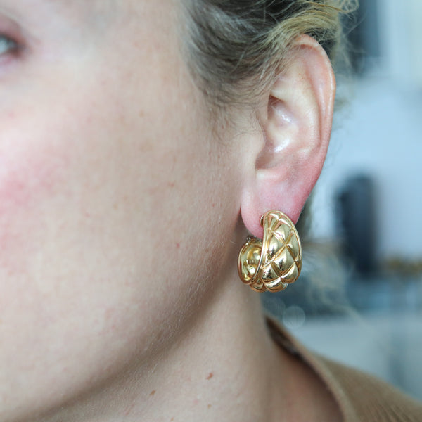 -Chaumet Paris 1970 Quilted Modernist Hoops Earrings In 18Kt Yellow Gold