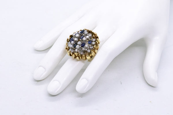 DAY & NIGHT 18 KT RING WITH 5.52 Ctw DIAMONDS AND SAPPHIRES