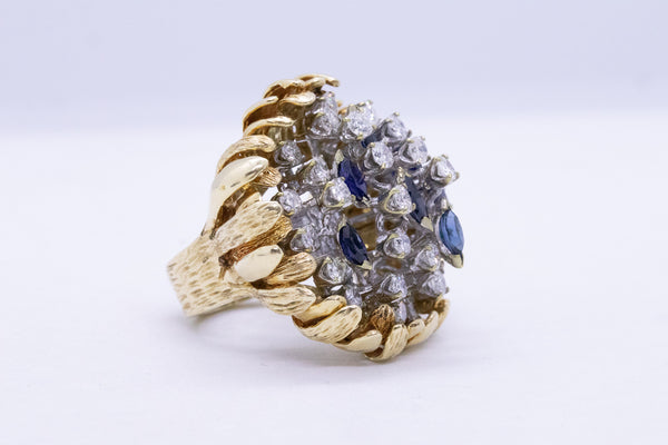 DAY & NIGHT 18 KT RING WITH 5.52 Ctw DIAMONDS AND SAPPHIRES