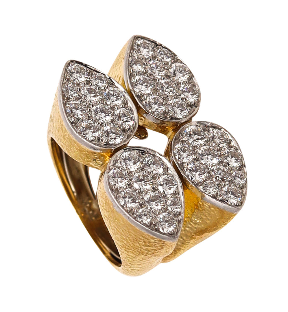 *David Webb 1970 New York Cocktail Ring in 18 kt Gold & Platinum with 4.03 Cts in VS Diamonds