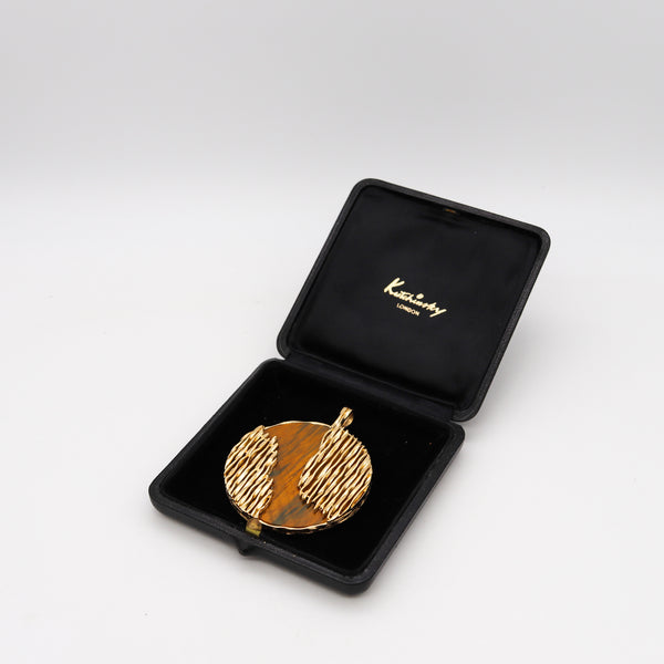 Kutchinsky London 1972 Retro Textured Pendant In 18Kt Gold With Tiger Eye Quartz