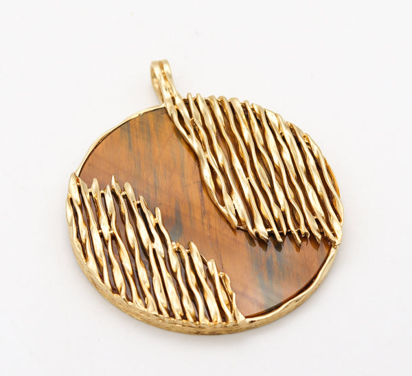 Kutchinsky London 1972 Retro Textured Pendant In 18Kt Gold With Tiger Eye Quartz