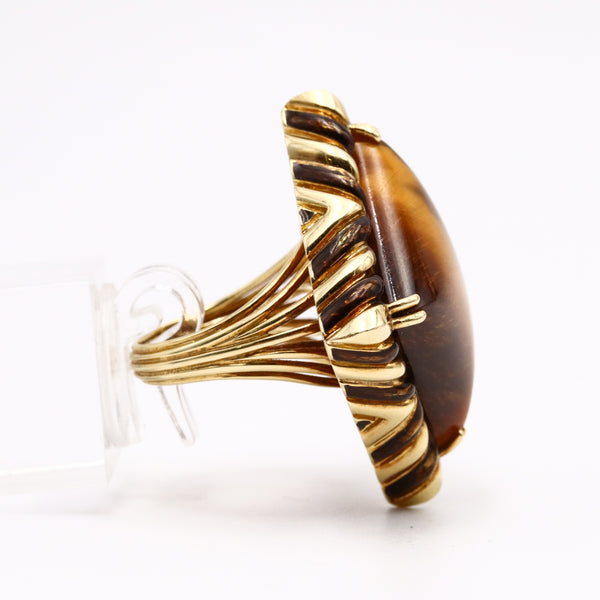*David Webb 1970 New York 18 kt gold and enamel cocktail ring with tiger eye quartz