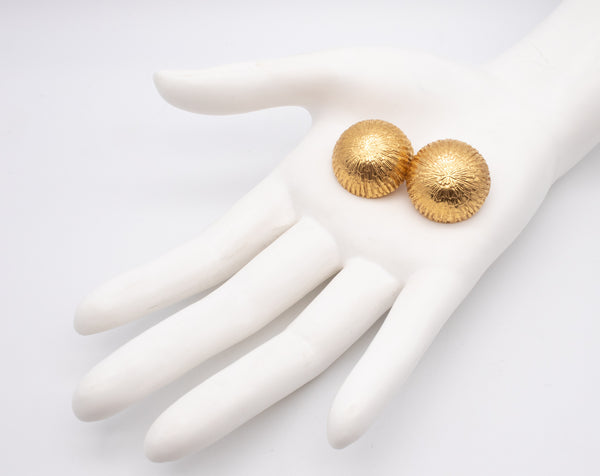 TIFFANY & CO. NEW YORK 1950 BUTTONS EARRINGS IN TEXTURED 18 KT YELLOW GOLD