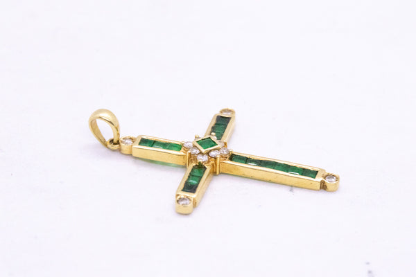 CROSS IN 18 KT GOLD WITH 1.52 CT EMERALDS AND DIAMONDS