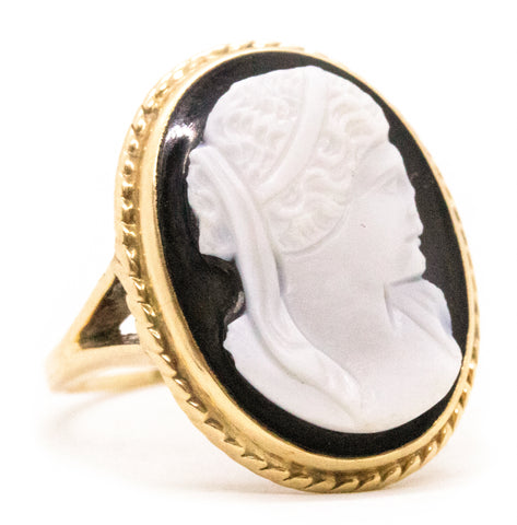 ANTIQUE JASPER AND ONYX CAMEO 14 KT RING