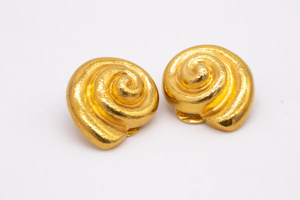 ZOLOTAS GREECE VINTAGE SWIRL EARCLIPS IN HAMMERED 18 KT YELLOW GOLD