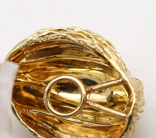 Van Cleef & Arpels 1970 Pair Of Clips Earrings In Textured 18Kt Yellow Gold