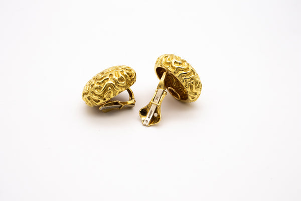 *Nicholas Varney buttons clips-earrings in 18 kt textured yellow gold