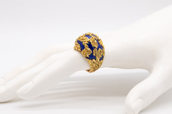 GUBELIN 1960 SWISS 18 KT TEXTURED YELLOW GOLD BOMBE RING WITH BLUE ENAMEL
