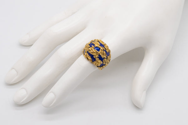 GUBELIN 1960 SWISS 18 KT TEXTURED YELLOW GOLD BOMBE RING WITH BLUE ENAMEL