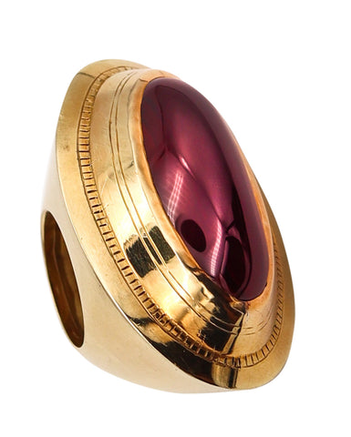 Modernist 1970 Sculptural Statement Ring In 18Kt Yellow Gold With 51,60 Cts Garnet