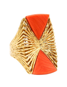 Kutchinsky London 1973 Geometric Cocktail Ring In Textured 18Kt With Coral Carvings