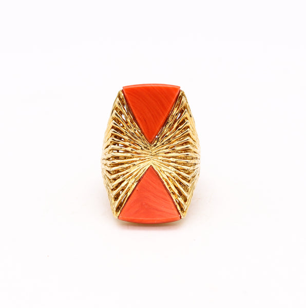 Kutchinsky London 1973 Geometric Cocktail Ring In Textured 18Kt With Coral Carvings