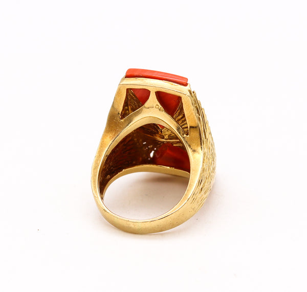 Kutchinsky London 1973 Geometric Cocktail Ring In Textured 18Kt With Coral Carvings