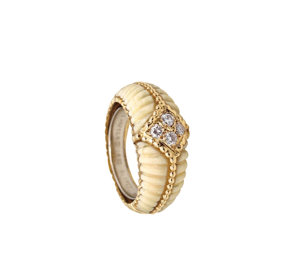 Van Cleef & Arpels 1970 Paris Ring In 18Kt Gold With VS Diamonds And White Coral