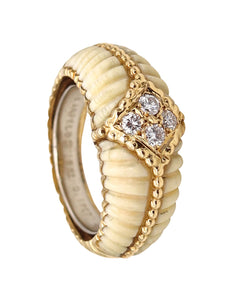 Van Cleef & Arpels 1970 Paris Ring In 18Kt Gold With VS Diamonds And White Coral