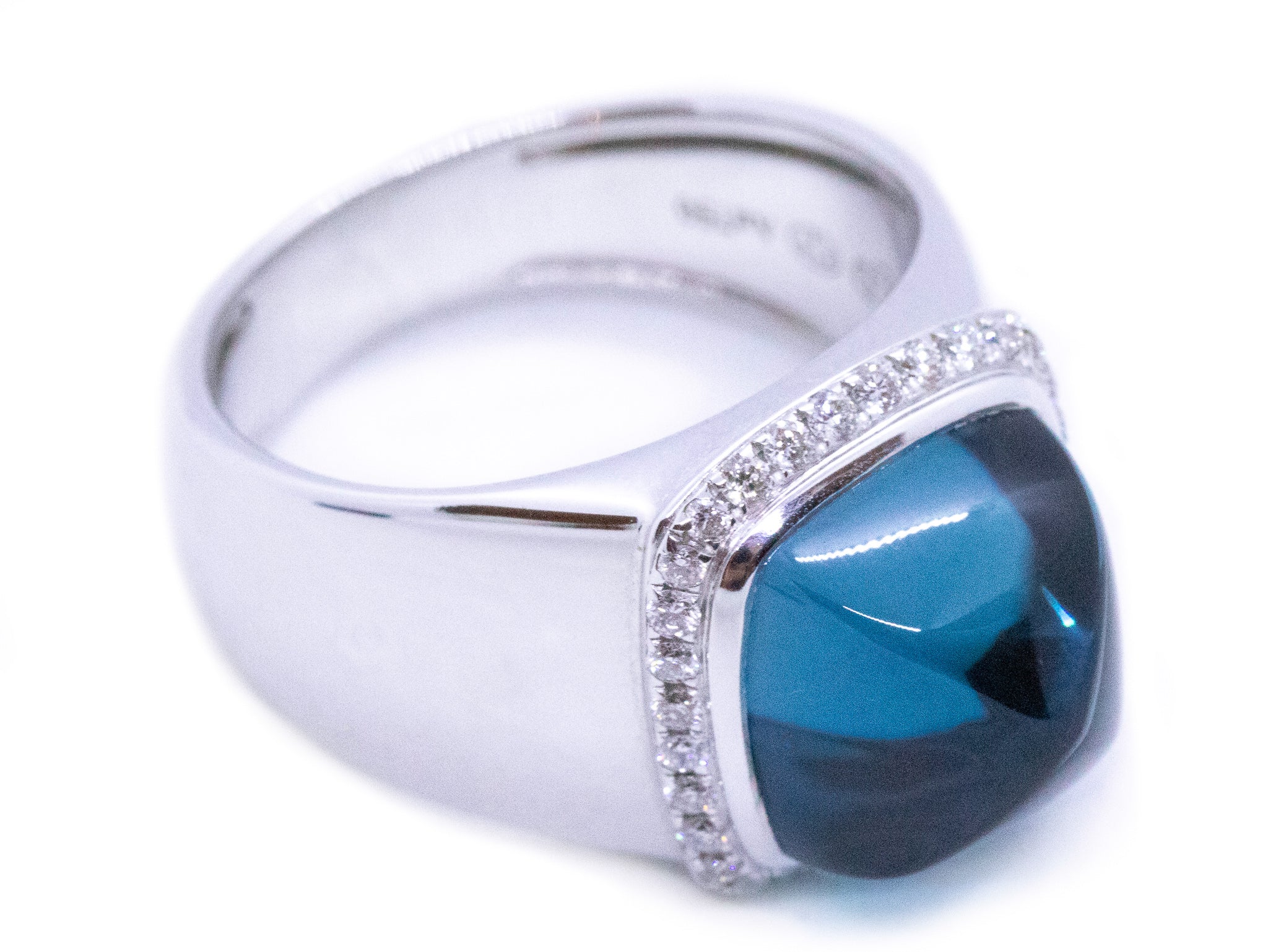 FRED PARIS 18 KT DIAMOND RING WITH SUGARLOAF CABOCHON TOPAZ