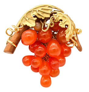 Seaman Schepps 1970 New York Grapes Brooch In 18Kt Gold With Wood & Carnelian
