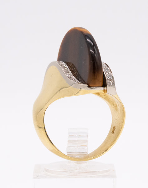 *KAN sculptural retro 1970's wavy ring in 18 kt gold with diamonds & tiger-eye quartz