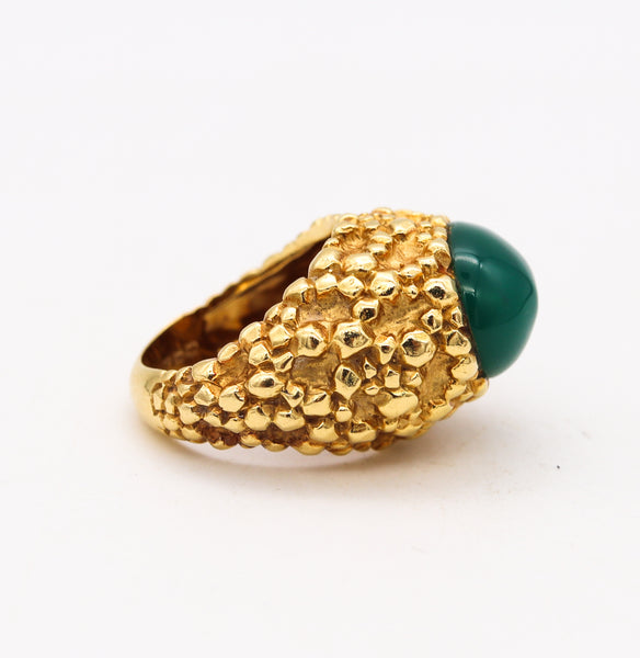 Van Cleef & Arpels 1970 Paris Cocktail Ring In 18kt Gold With 8.27 Cts Oval Chrysoprase