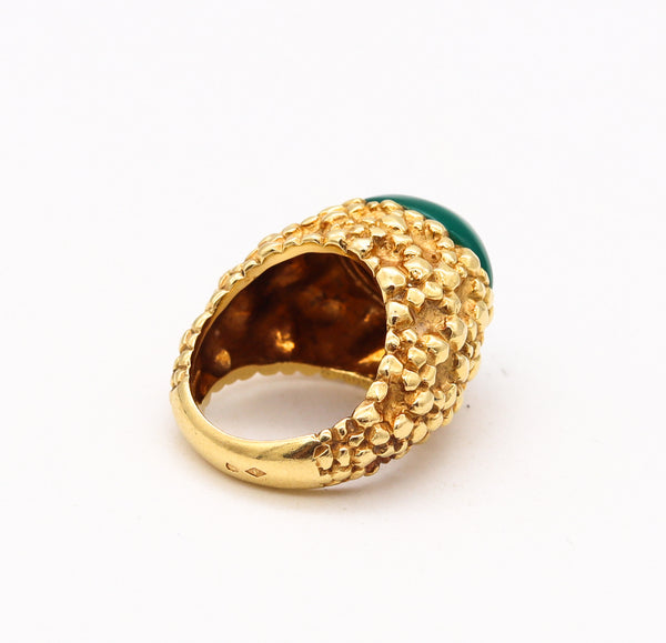 Van Cleef & Arpels 1970 Paris Cocktail Ring In 18kt Gold With 8.27 Cts Oval Chrysoprase