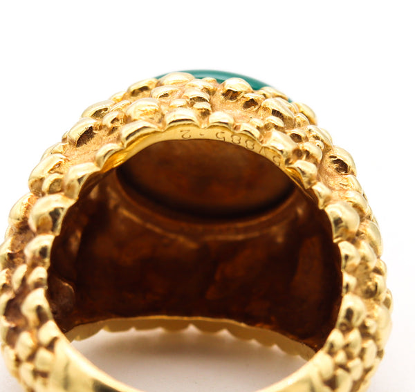 Van Cleef & Arpels 1970 Paris Cocktail Ring In 18kt Gold With 8.27 Cts Oval Chrysoprase