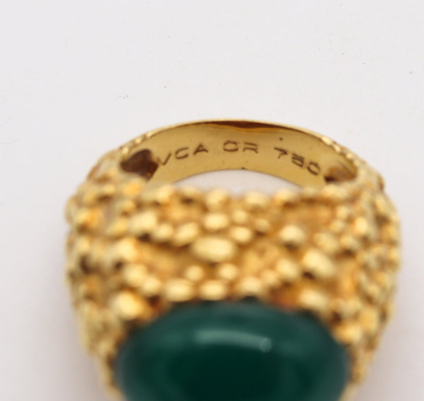 Van Cleef & Arpels 1970 Paris Cocktail Ring In 18kt Gold With 8.27 Cts Oval Chrysoprase