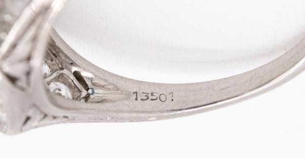 ART DECO ANTIQUE 1930'S PLATINUM ENGAGEMENT RING WITH 1.18 Ctw DIAMONDS