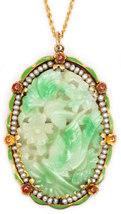 *Art Deco 1930 pendant brooch in 14 kt gold with enamel, carved jade and seeds pearls