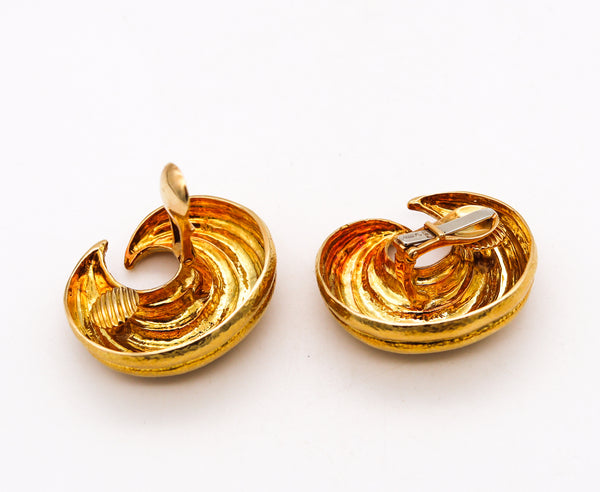 David Webb 1970 New York Crescent Clips-On Earrings In Textured 18Kt Yellow Gold