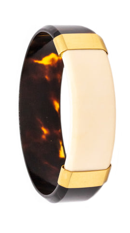 FRENCH MID CENTURY 1970'S MODERN 18 KT GEOMETRIC BANGLE WITH CARVINGS