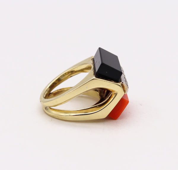 La Triomphe Geometric Cocktail Ring In 18Kt Gold With Diamonds Coral Onyx