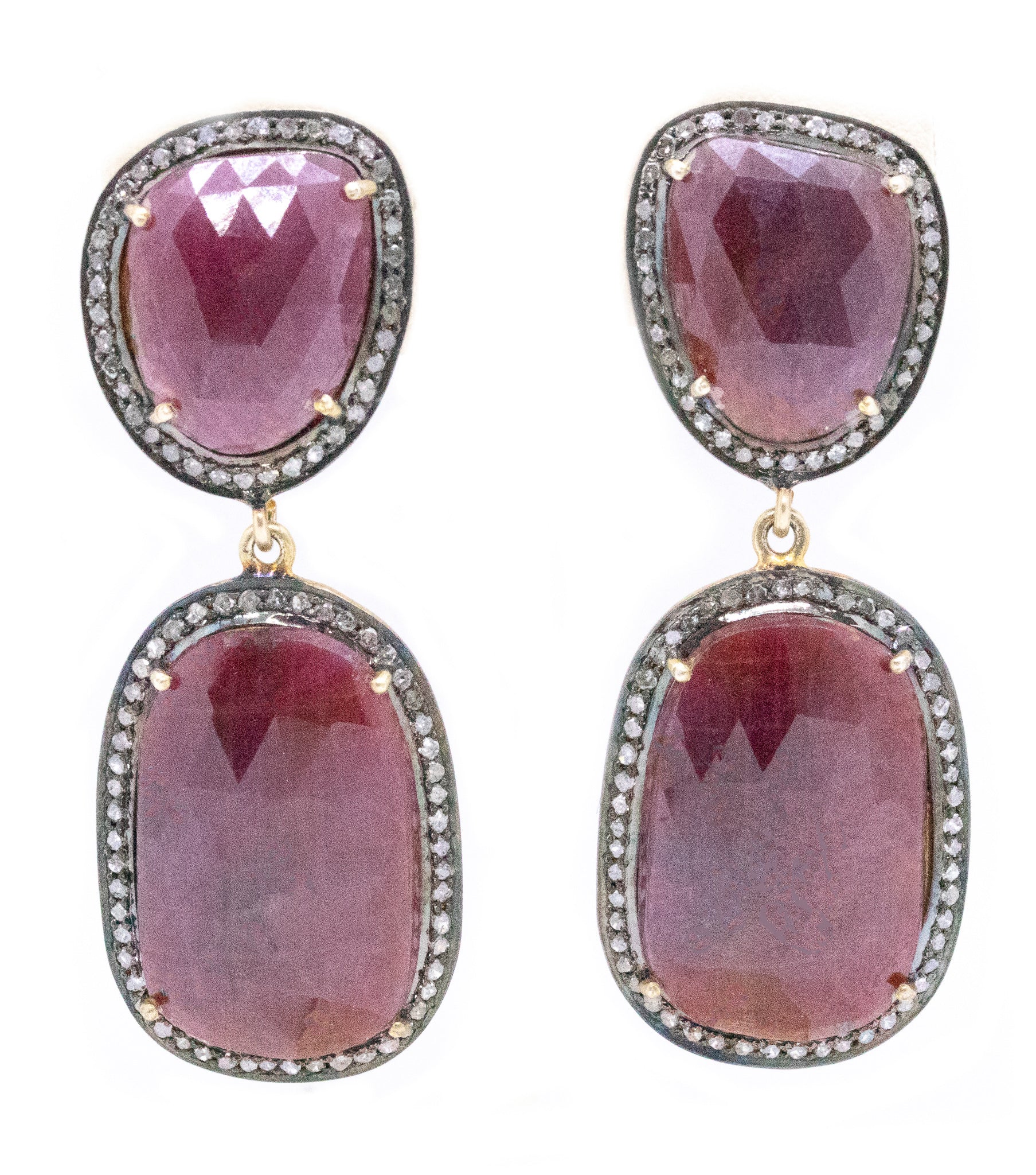 MODERN EARRINGS WITH SLICED RUBIES AND DIAMONDS