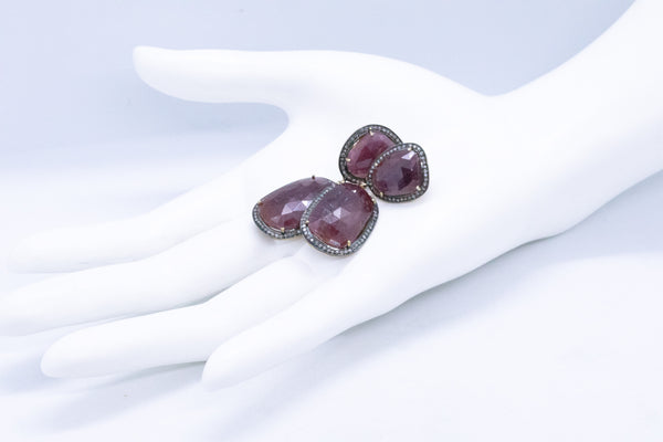 MODERN EARRINGS WITH SLICED RUBIES AND DIAMONDS