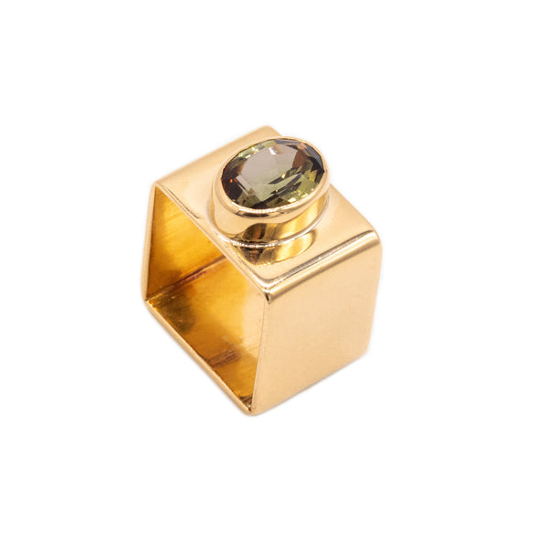 *Cartier Paris 1968 Dinh Van geometric squared ring in 18 kt yellow gold with alexandrite