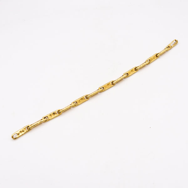 *Ed Wiener 1970 New York hammered 18 kt yellow gold bracelet with textured links