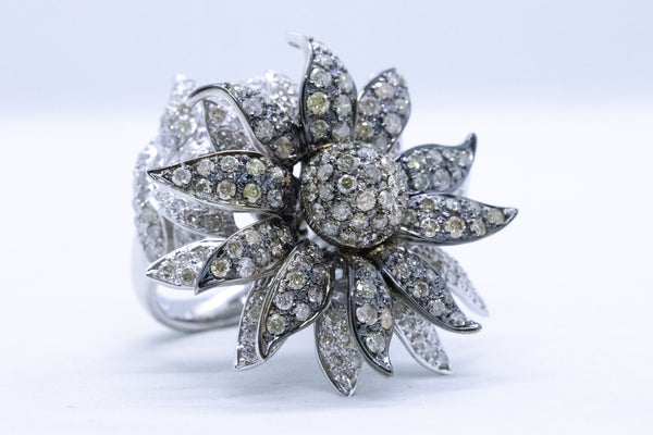MASSIVE 18 KT COCKTAIL RING WITH 10.83 Cts OF DIAMONDS FLOWERS