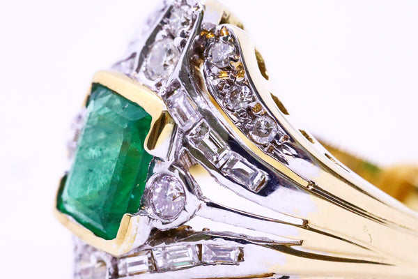 COLOMBIAN EMERALD AND DIAMONDS 18 KT GOLD VINTAGE RING