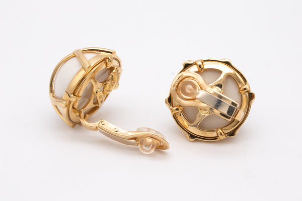 VERDURA 18 KT YELLOW GOLD EARCLIPS WITH CAGED CULLODEN WHITE AGATE